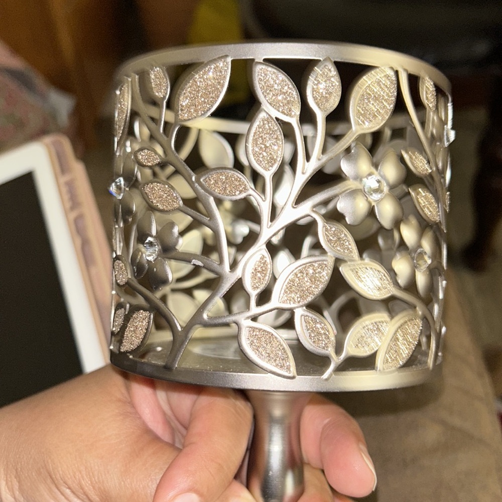 Bath and Body Works DOGWOOD PEDESTAL
3-Wick Candle Holder - Picture 5 of 7